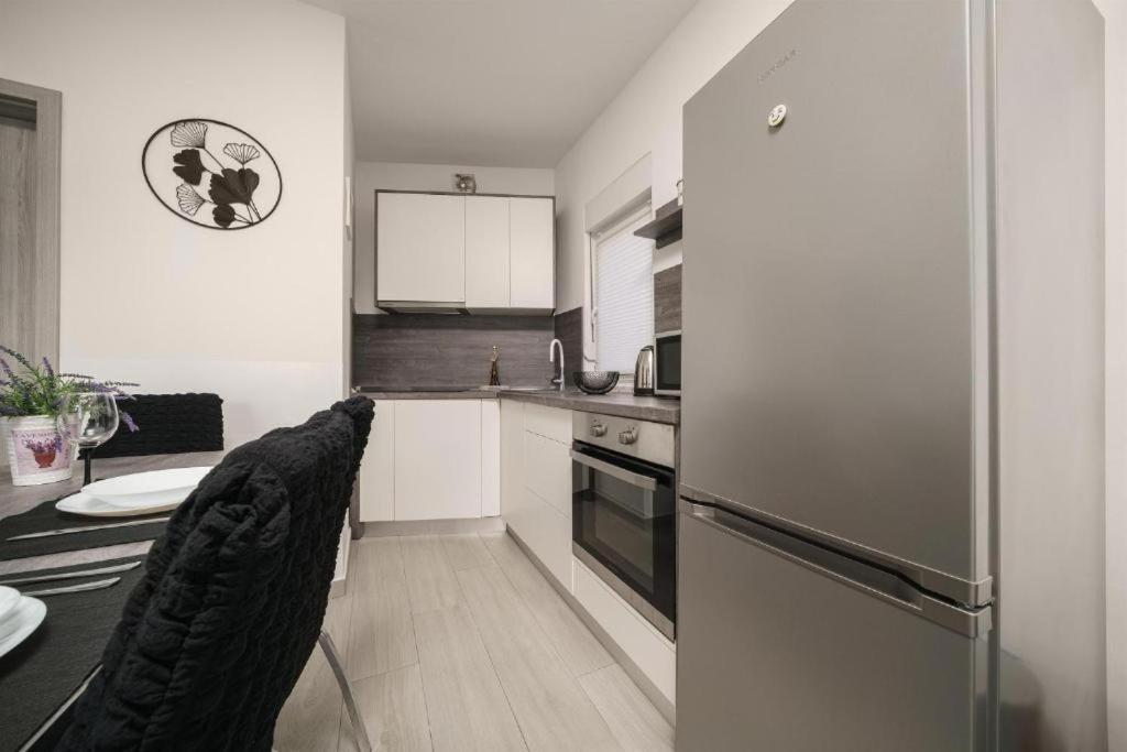 Apartments Dobrenic Vodice Ngoại thất bức ảnh