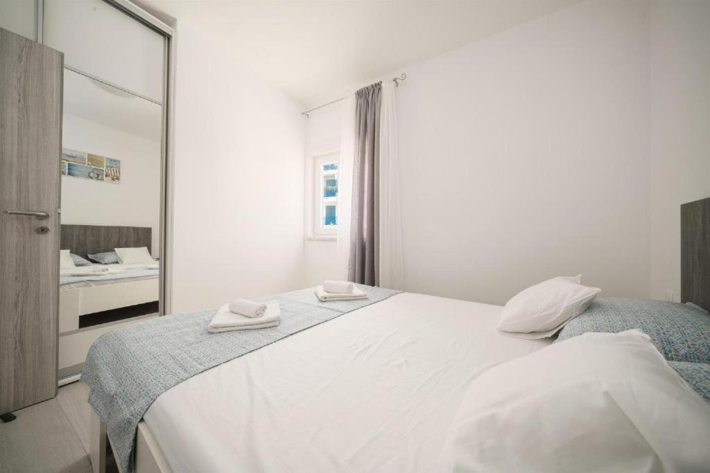 Apartments Dobrenic Vodice Ngoại thất bức ảnh