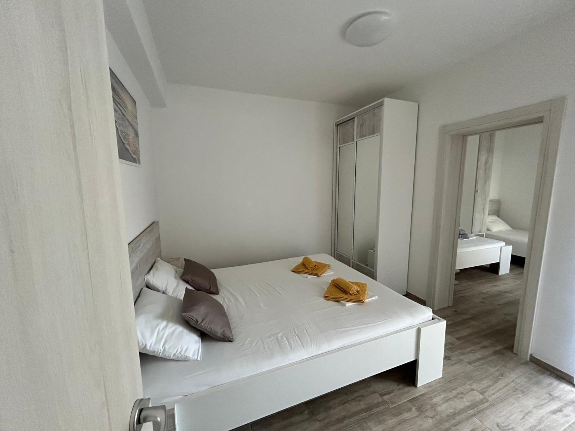 Apartments Dobrenic Vodice Ngoại thất bức ảnh